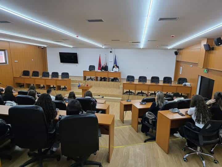 Nxënësit e shkollës “Emin Duraku” vizituan Kuvendin e Shtimes
