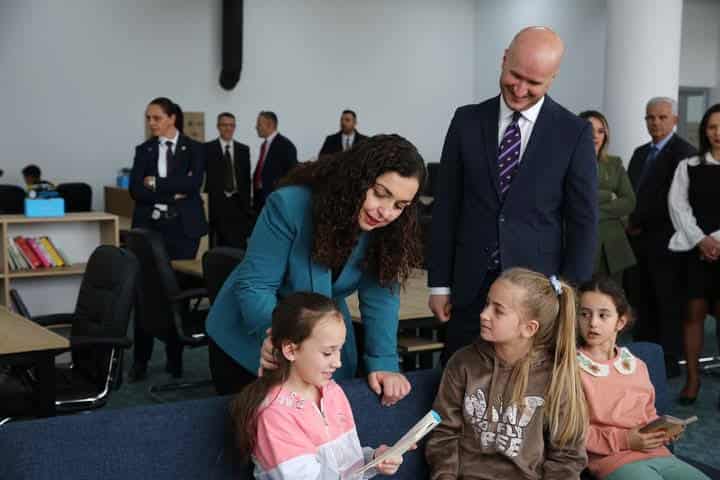 Presidentja Osmani dhe Kryetari Aliu vizitojnë Shtimen në mbështetje për sportin, rininë dhe zhvillimin ekonomik