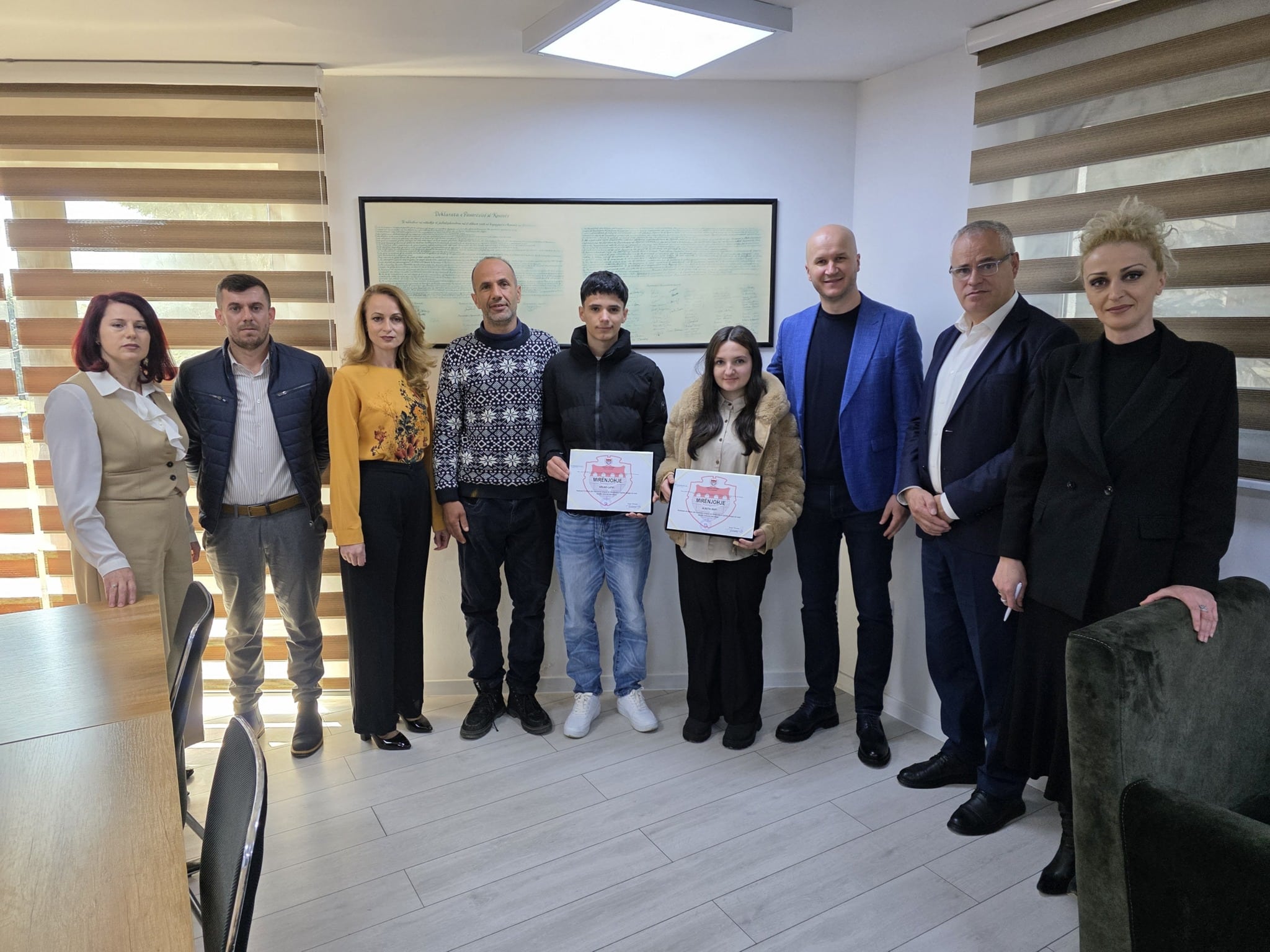 Kryetari Aliu nderon nxënësit e dalluar për suksesin në Olimpiadën e Gjuhës Shqipe