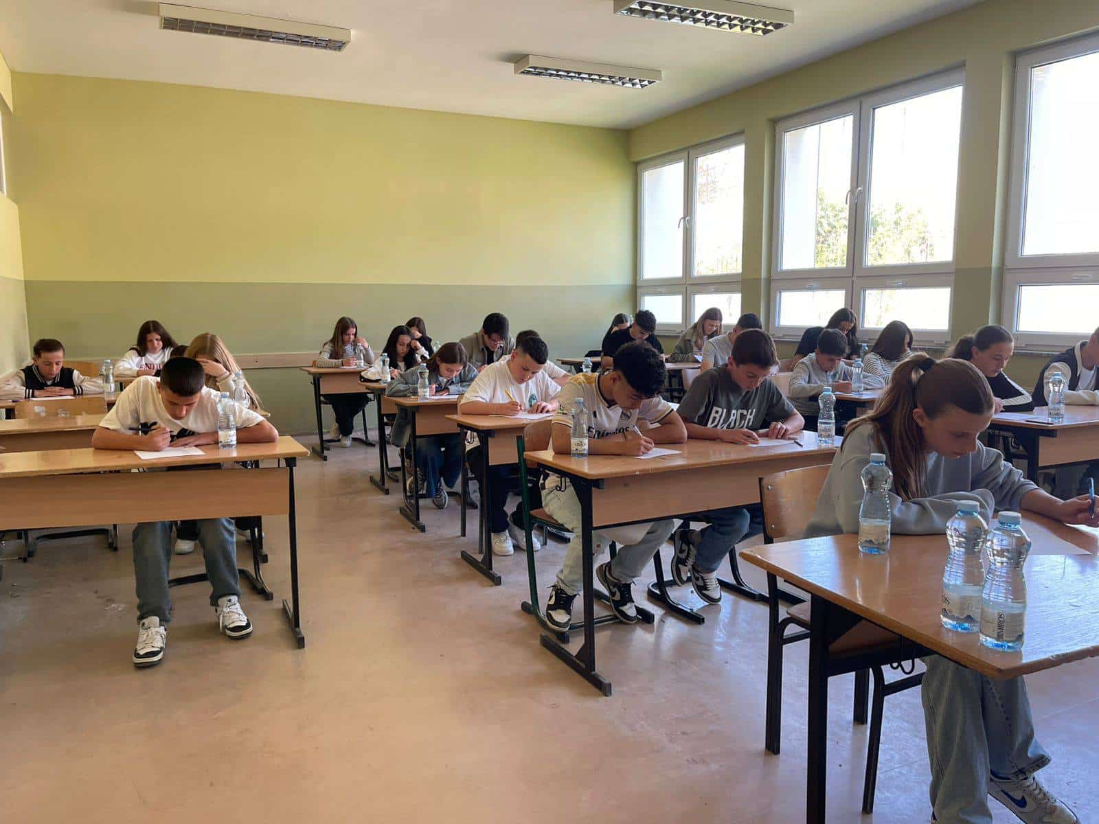 Nxënësit e Shtimes tregojnë dijen në Garat Komunale të Diturisë 2025