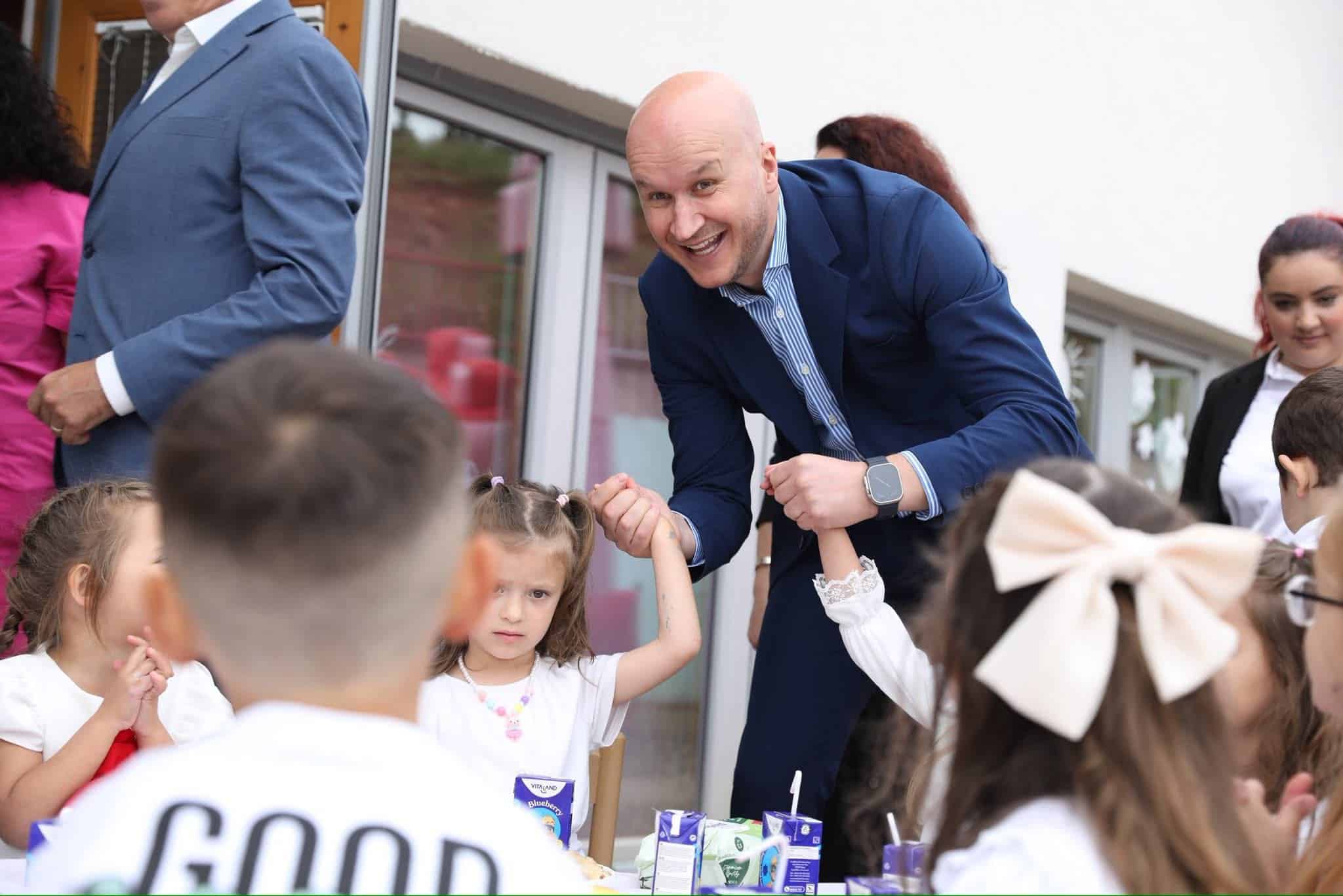 Fëmijët festojnë Ditën Ndërkombëtare me ngjyra, lojë dhe dashuri