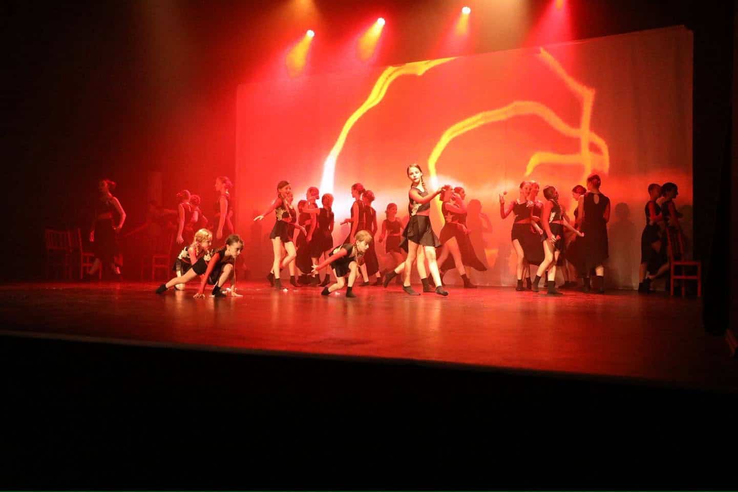 Shfaqja “Moment of Tango” në Shtëpinë e Kulturës