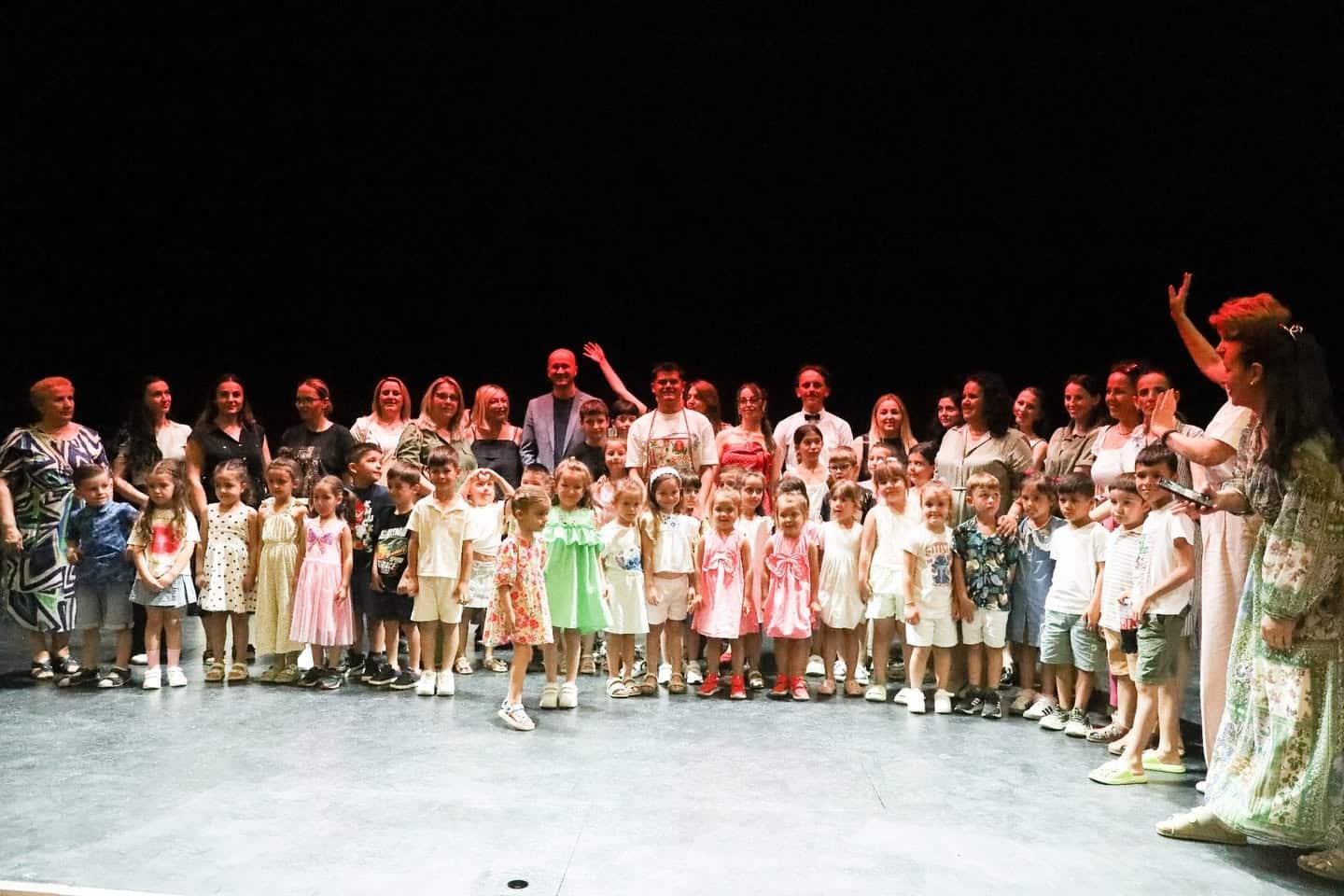 Shfaqja Teatrale “Magjia e Leximit” solli mesazh frymëzues për rëndësinë e librit që në fëmijëri