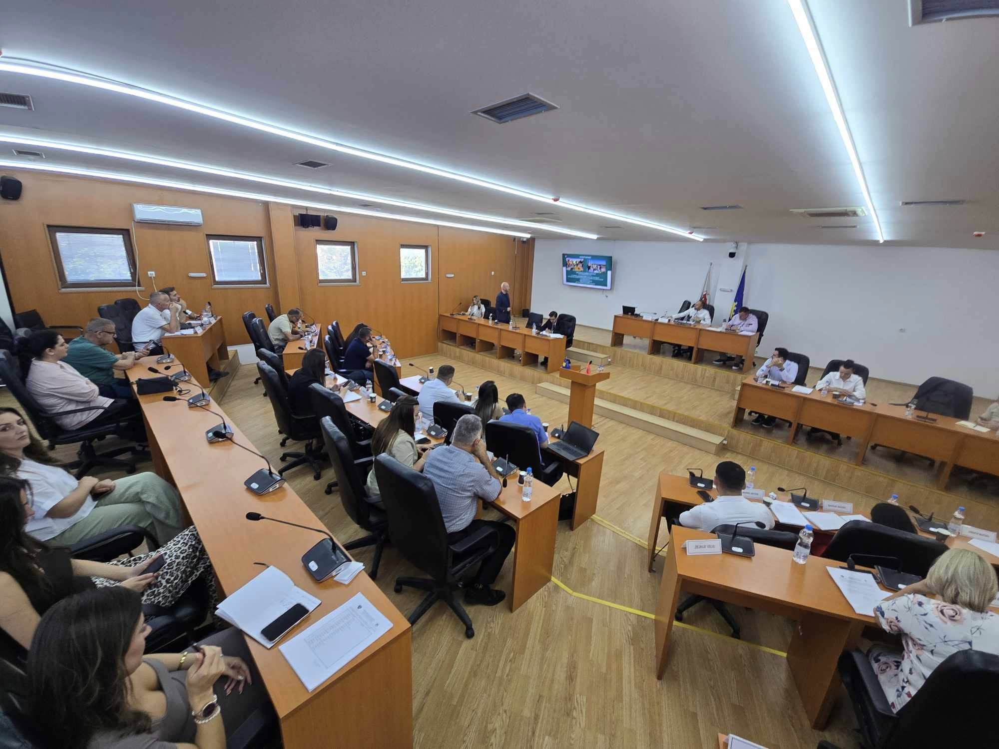 Kuvendi i Komunës së Shtimes mbajti mbledhjen e VII-të me radhë, Kryetari Qemajl Aliu prezantoi Raportin Gjashtëmujor të Ekzekutivit