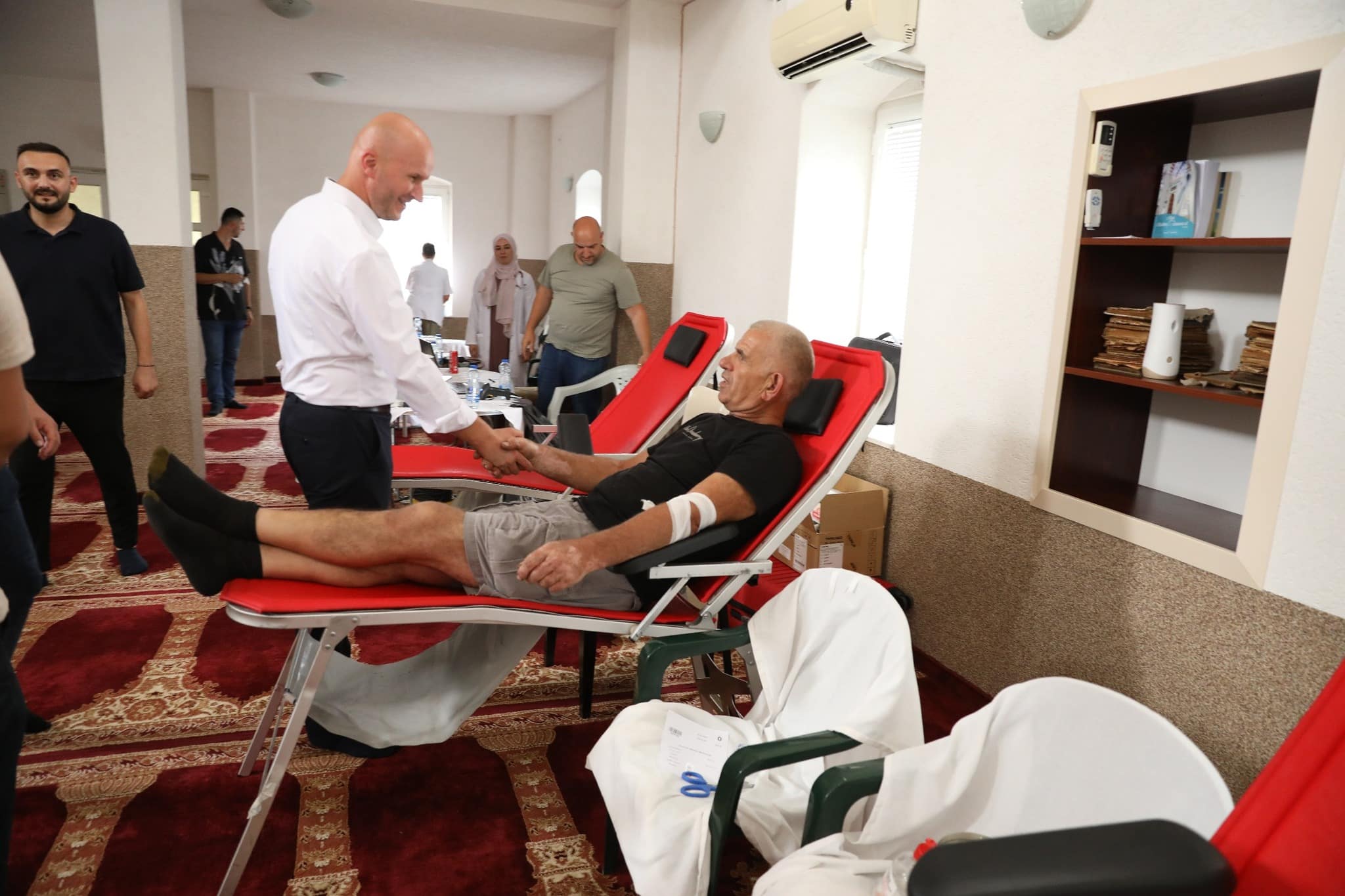 Të rinjtë e Rashincës me aksion human në nderim të dëshmorëve