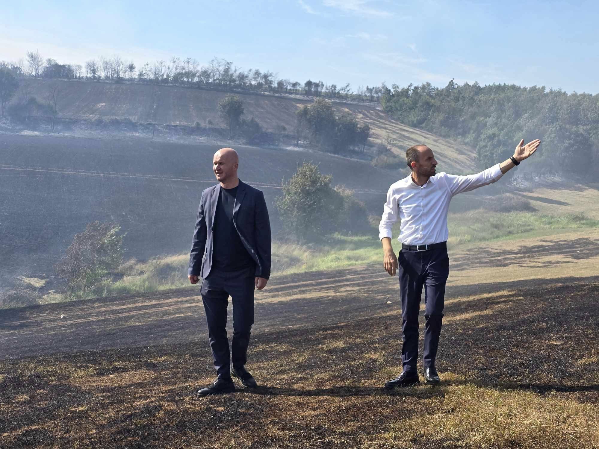 Kryetari Aliu viziton nga afër zonat e prekura nga zjarri në Komunën e Shtimes