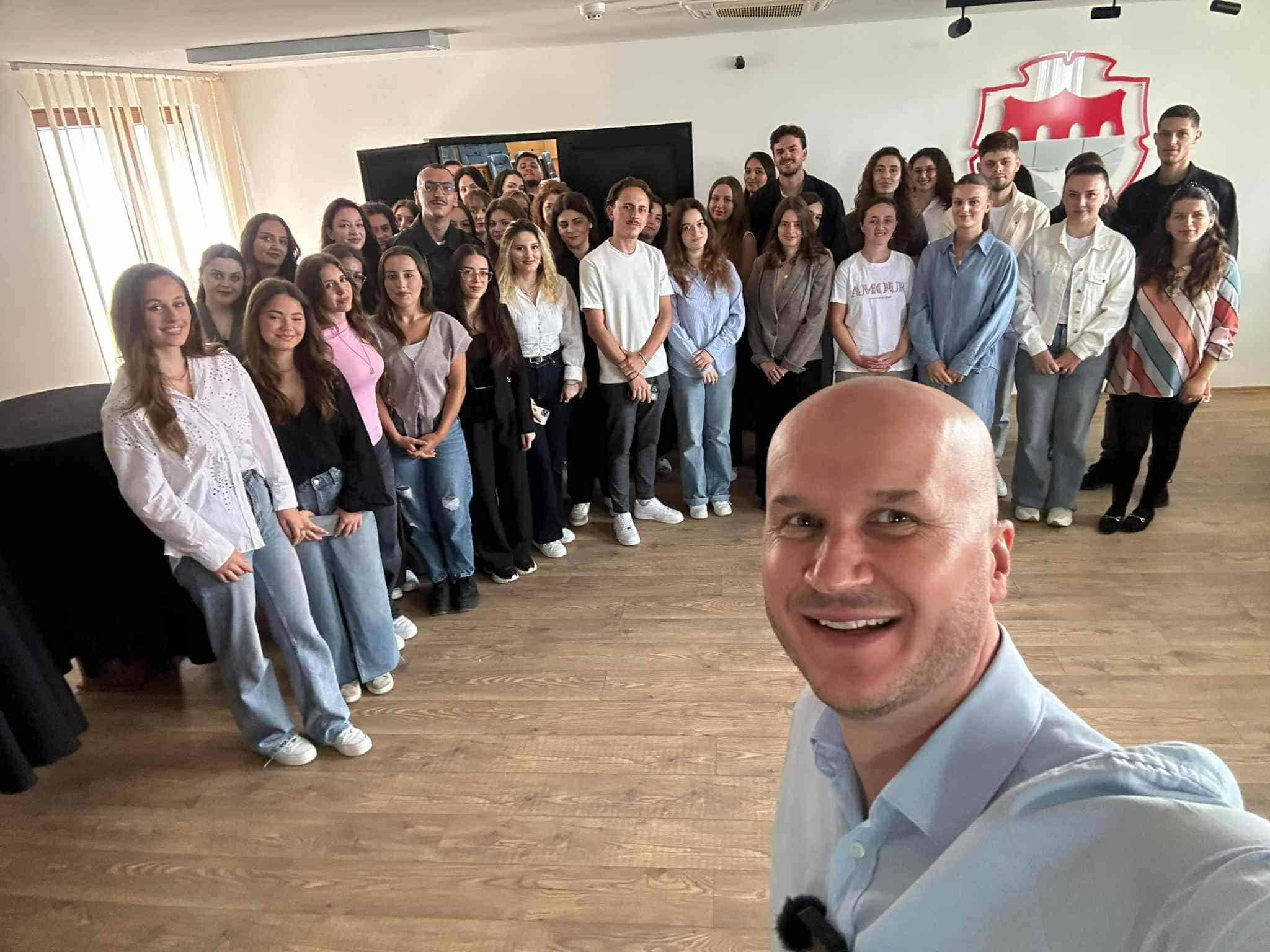 Komuna e Shtimes katërfishon bursat për studentët e dalluar