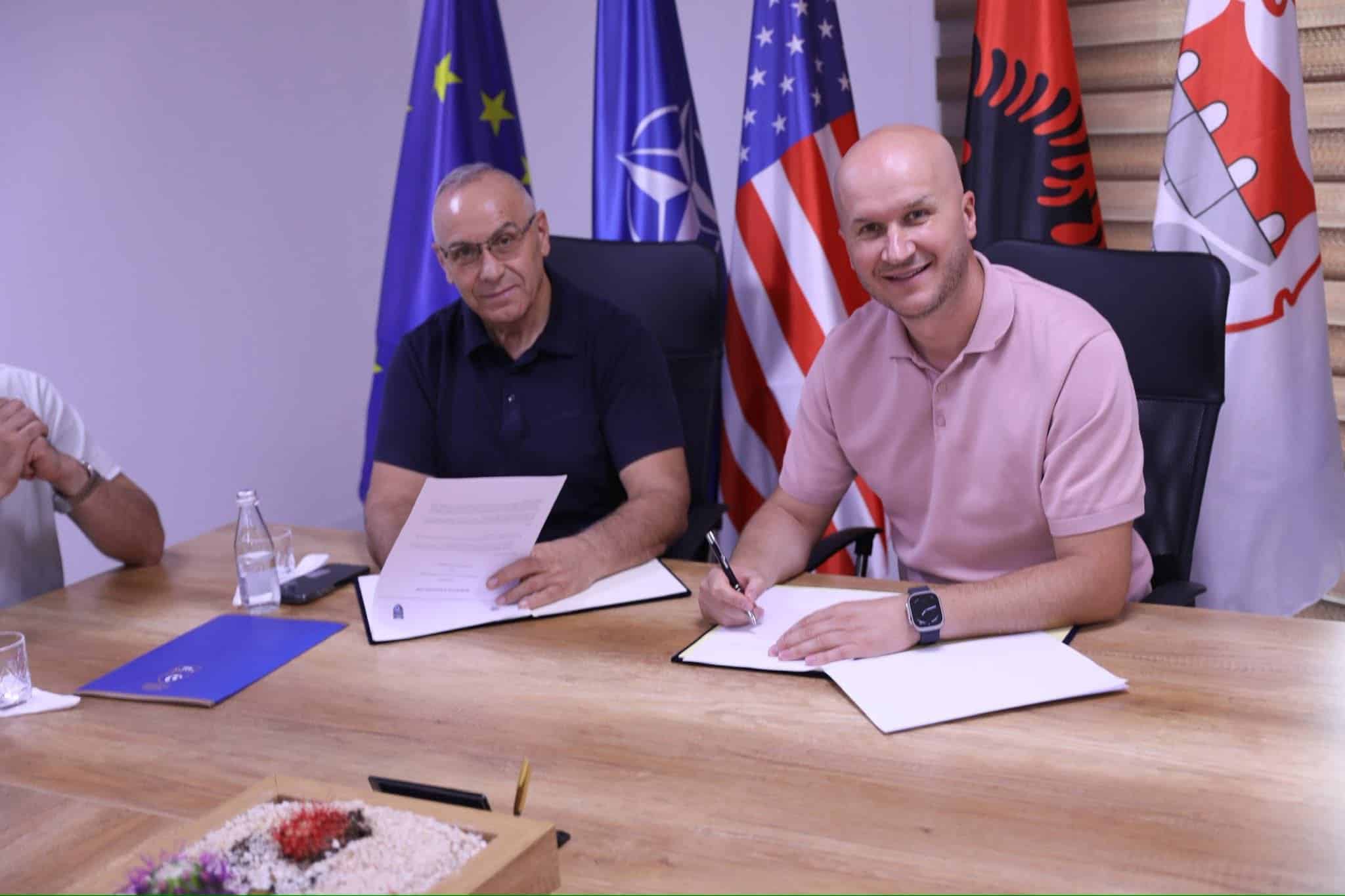 Stadium i ri për Shtimen, kryetari Aliu nënshkruan marrëveshjen me FFK-në