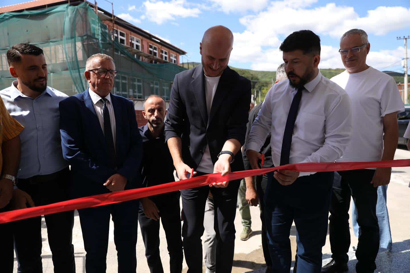 Fillim i vitit shkollor me sallën e re të edukatës fizike në Petrovë