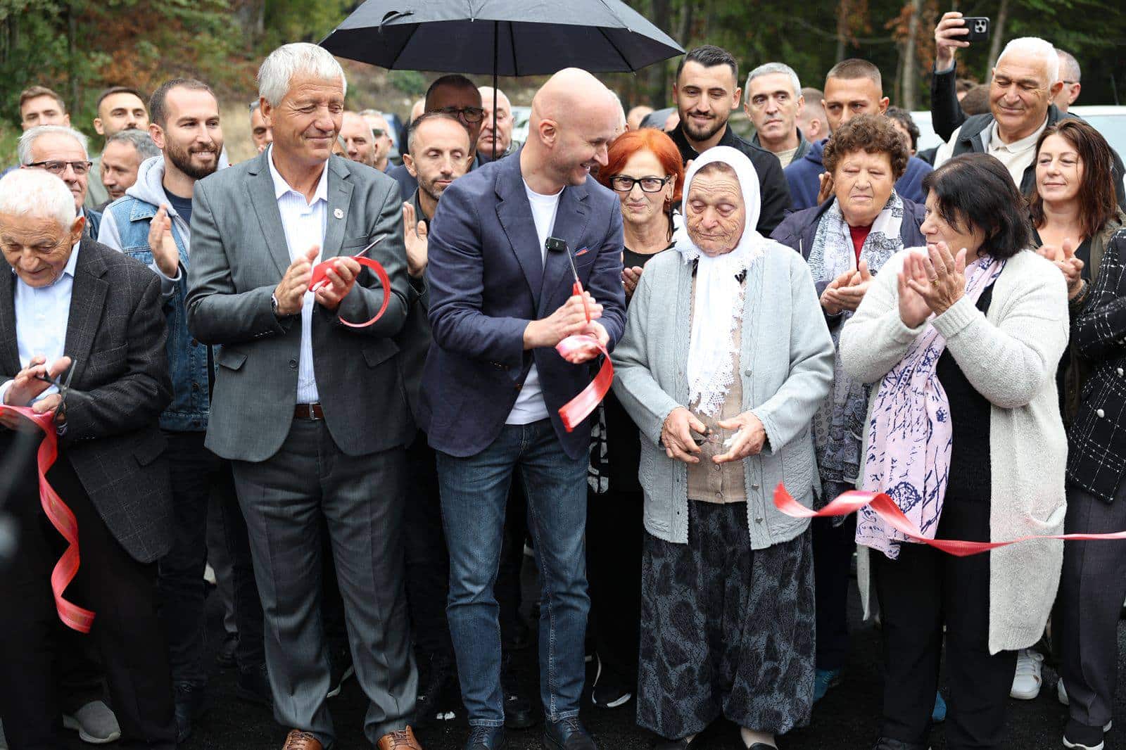 Përurohet rruga që lidh fshatrat Llanisht dhe Devetak