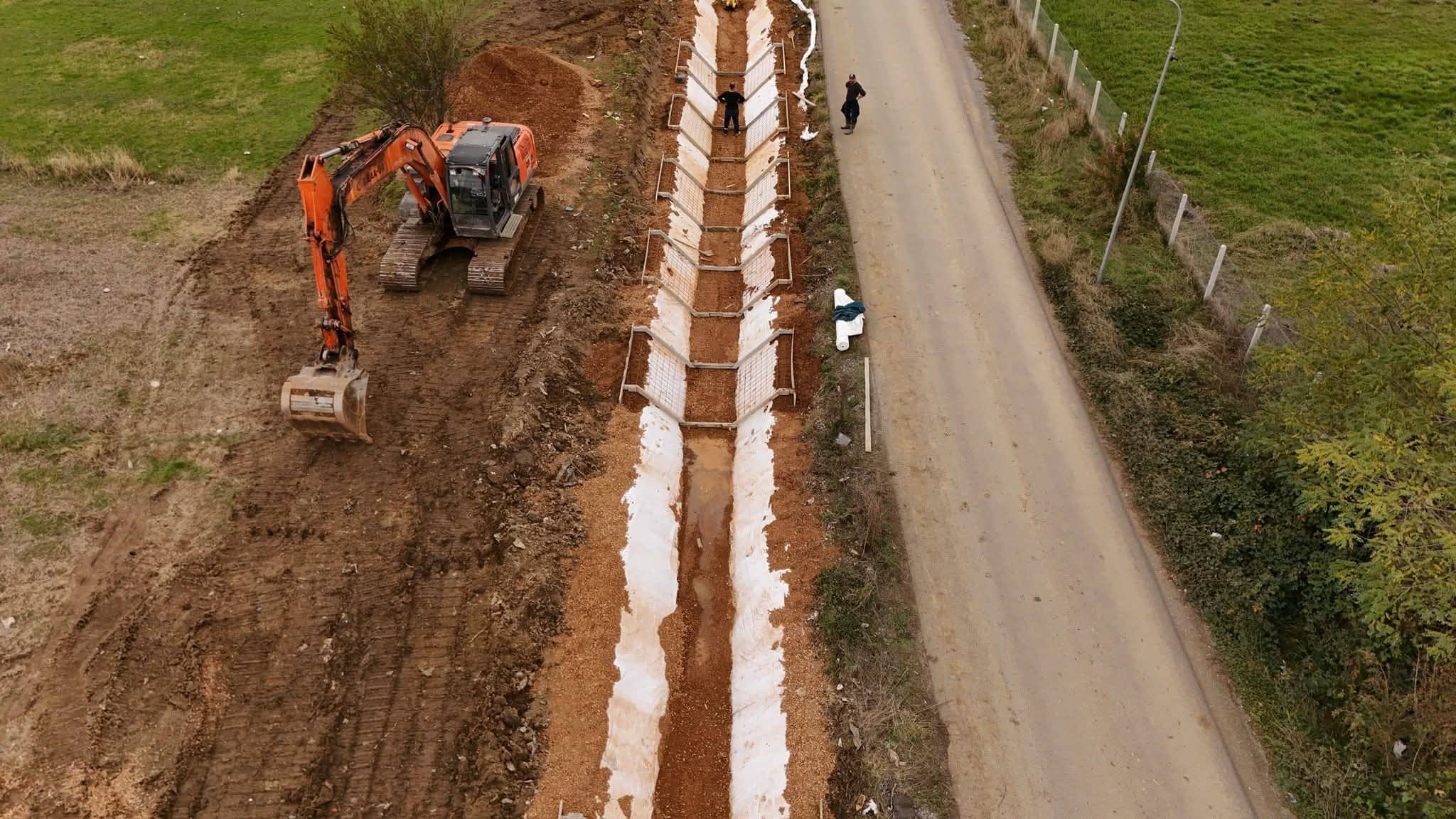Vazhdojnë punimet në fazën e dytë të kanaleve kulluese në Godanc