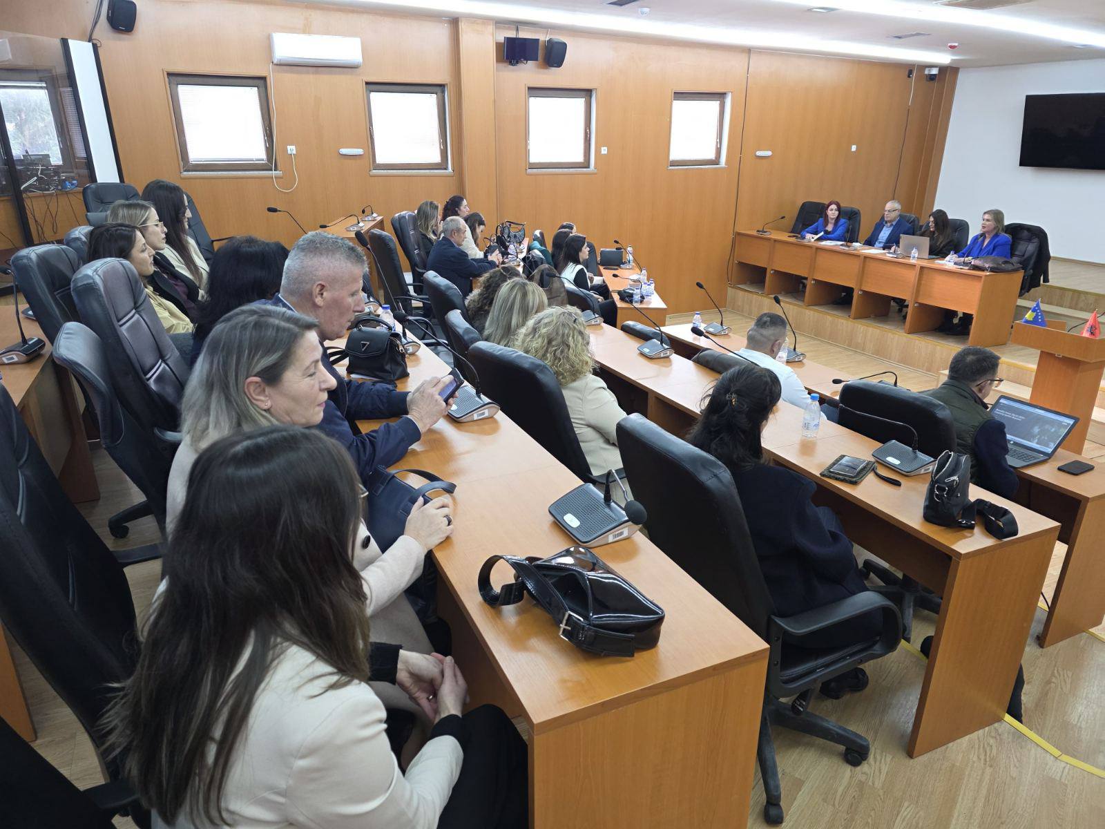 DKA dhe MAShTI mbajnë punëtori me mësimdhënësit e klasave 1-5 për vlerësimin e teksteve shkollore